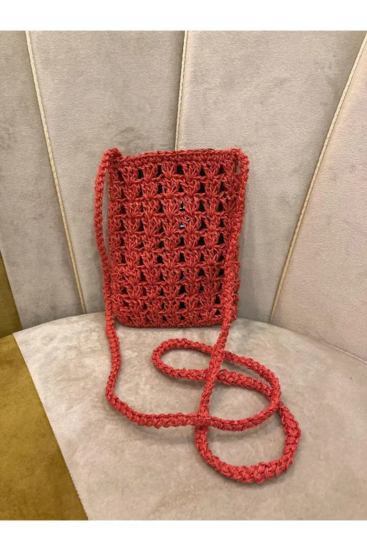 Kırmızı El Örmesi Çanta Şık ve Modern El Yapımı Omuz Çantası