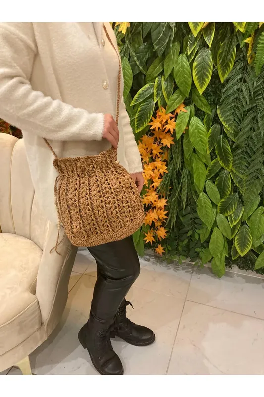 Kahve Rengi Omuz Askılı Hasır Çanta Doğal, Şık ve Rahat Taşıma