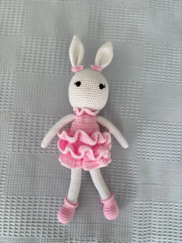 Pembe Kıyafetli Tavşan Amigurumi Anahtarlık Tatlı ve Renkli El Emeği Hediye
