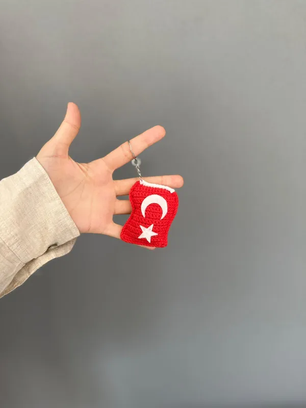 Amigurumi Türk Bayrağı Anahtarlık Vatansever ve Anlamlı Hediye