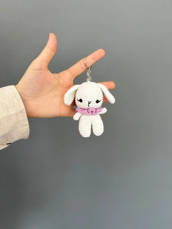 Tavşan Amigurumi Anahtarlık – Özel Günler İçin Tatlı Hediye