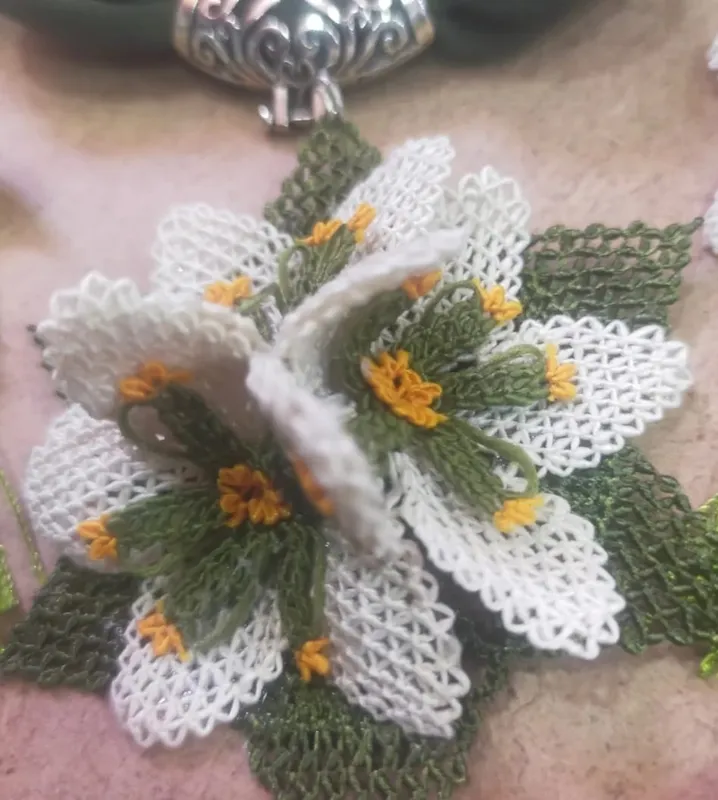 Haki Krep Şifon Fular  Beyaz İğne Oyası Çiçekli El İşi Model