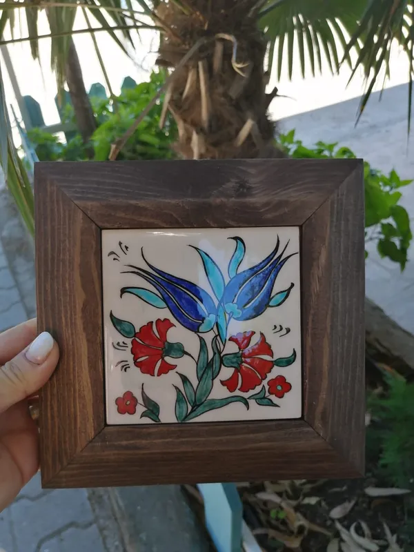 El Yapımı Lale ve Karanfil Motifli Çini Tablo 10x10 cm Dekoratif Osmanlı Sanatı Pano