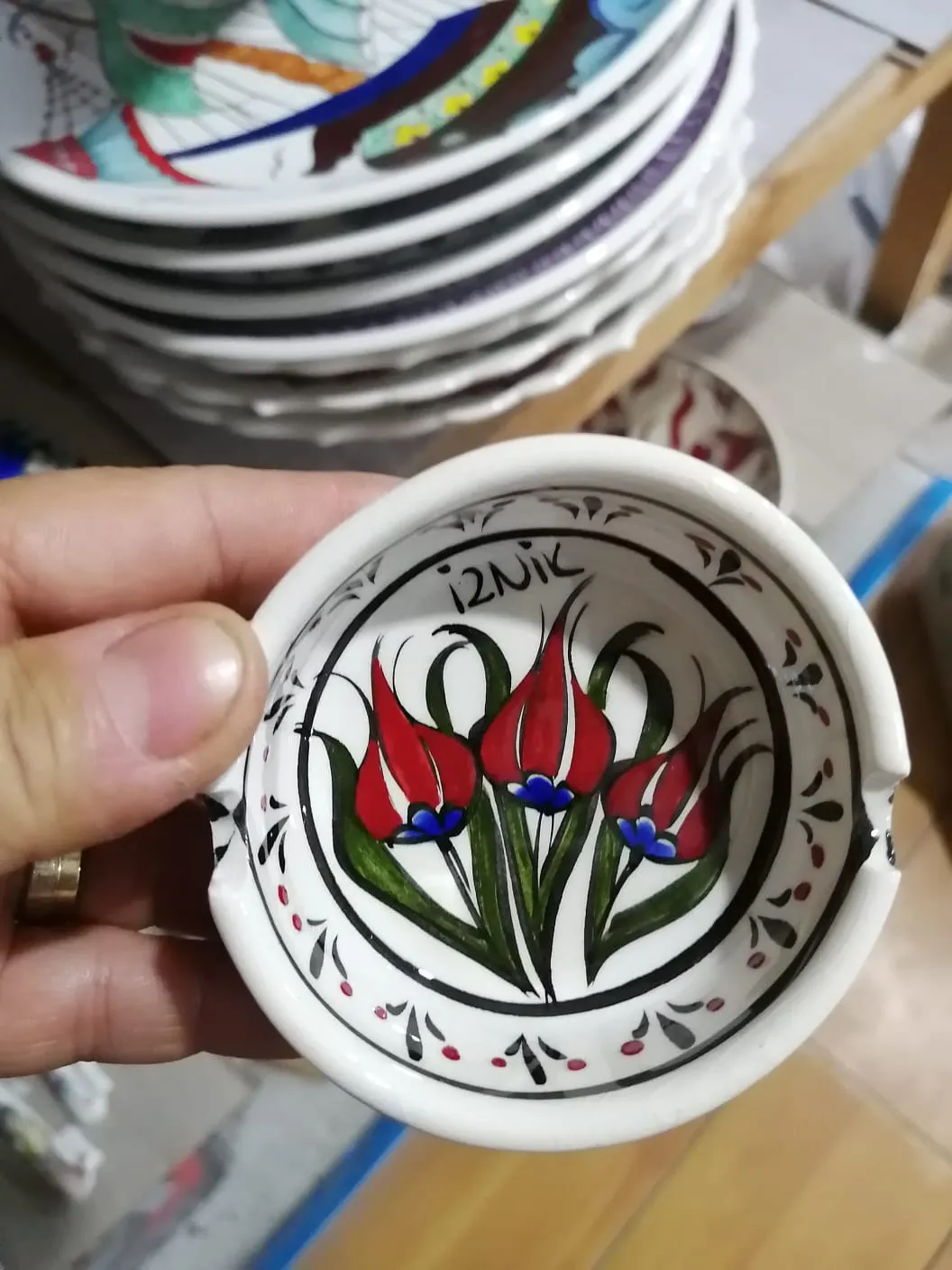 Üçlü Lale Motifli El Yapımı İznik Çini Kül Tablası