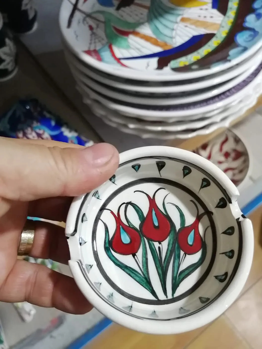 Üçlü Lale Motifli El Yapımı Çini Kül Tablası