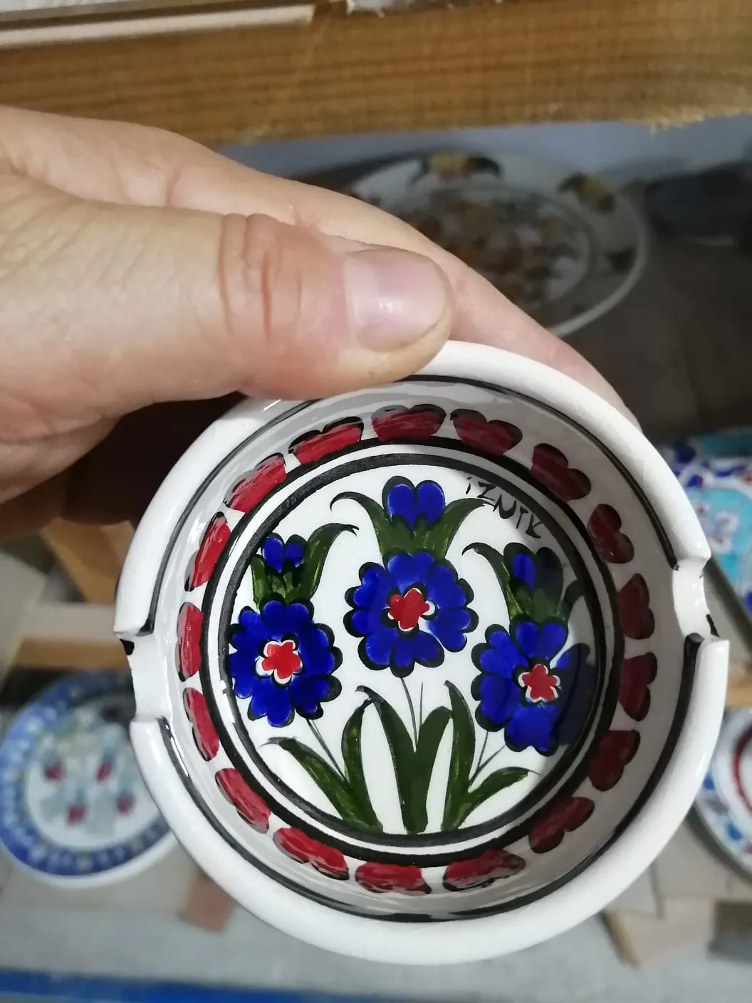 Mavi Çiçek Desenli El Yapımı İznik Çini Kül Tablası