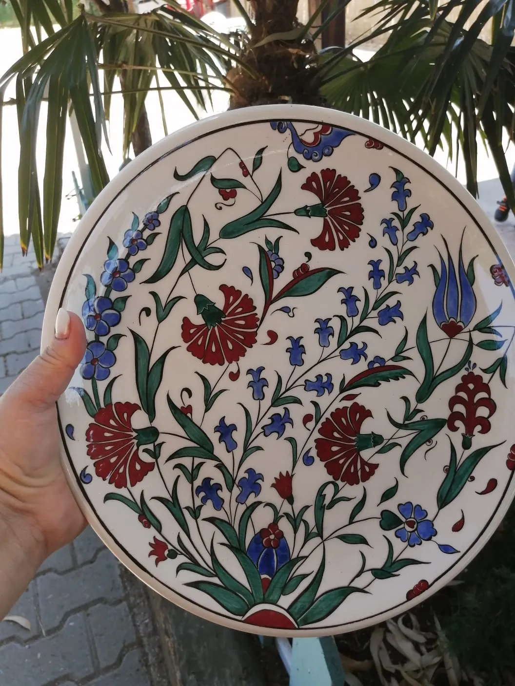 El Yapımı Lale ve Karanfil Desenli Osmanlı Çini Tabak