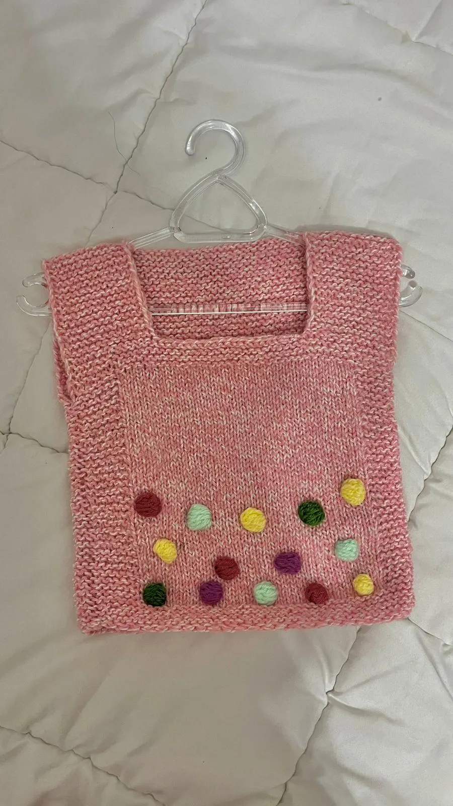 Renkli Ponpon Süslemeli Pembe El Örgüsü Bebek Yeleği