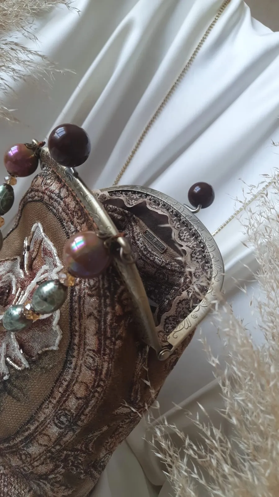 Zamansız Zarafet: El Yapımı Vintage Çanta