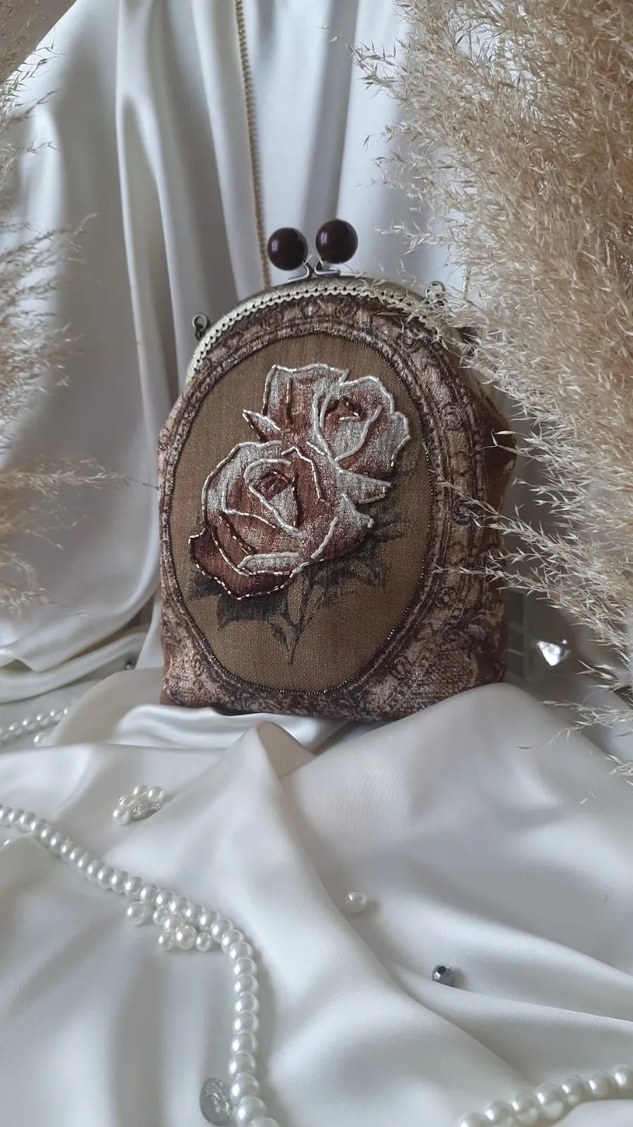 Zamansız Zarafet: El Yapımı Vintage Çanta
