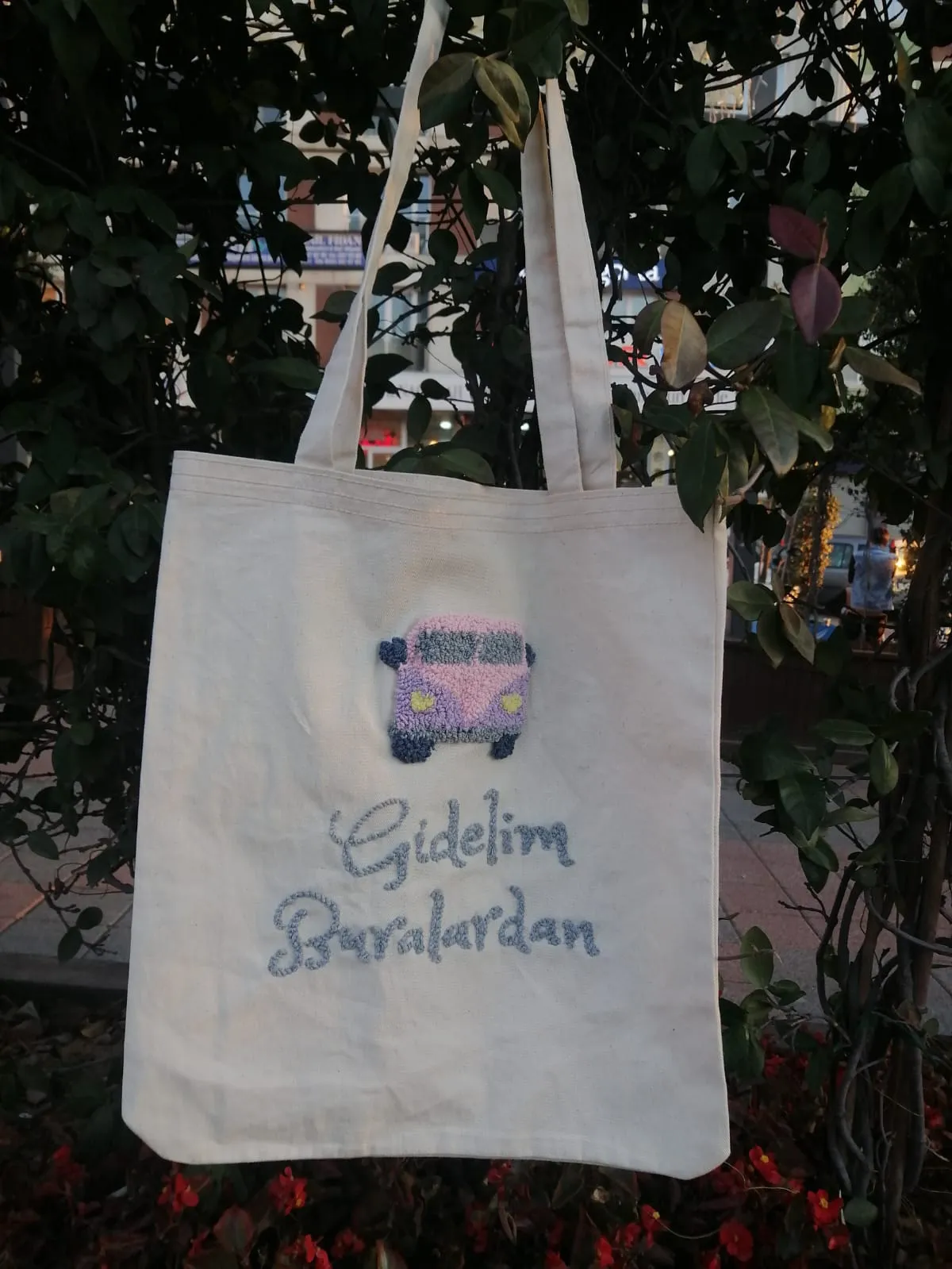 "Gidelim Buralardan" Yazılı Beyaz Bez Çanta