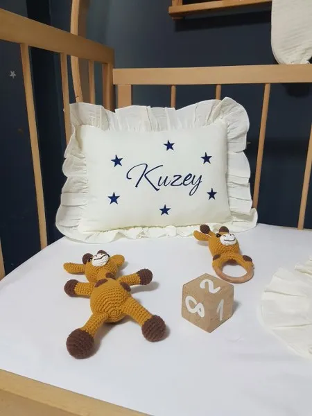 Baby Clime İsimli Bebek Takı Yastığı - Müslin Kırlent İçi Dolgulu (30x45 cm) M9