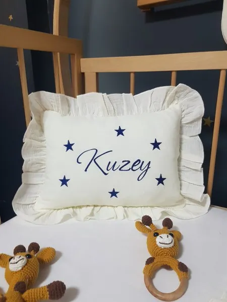 Baby Clime İsimli Bebek Takı Yastığı - Müslin Kırlent İçi Dolgulu (30x45 cm) M9