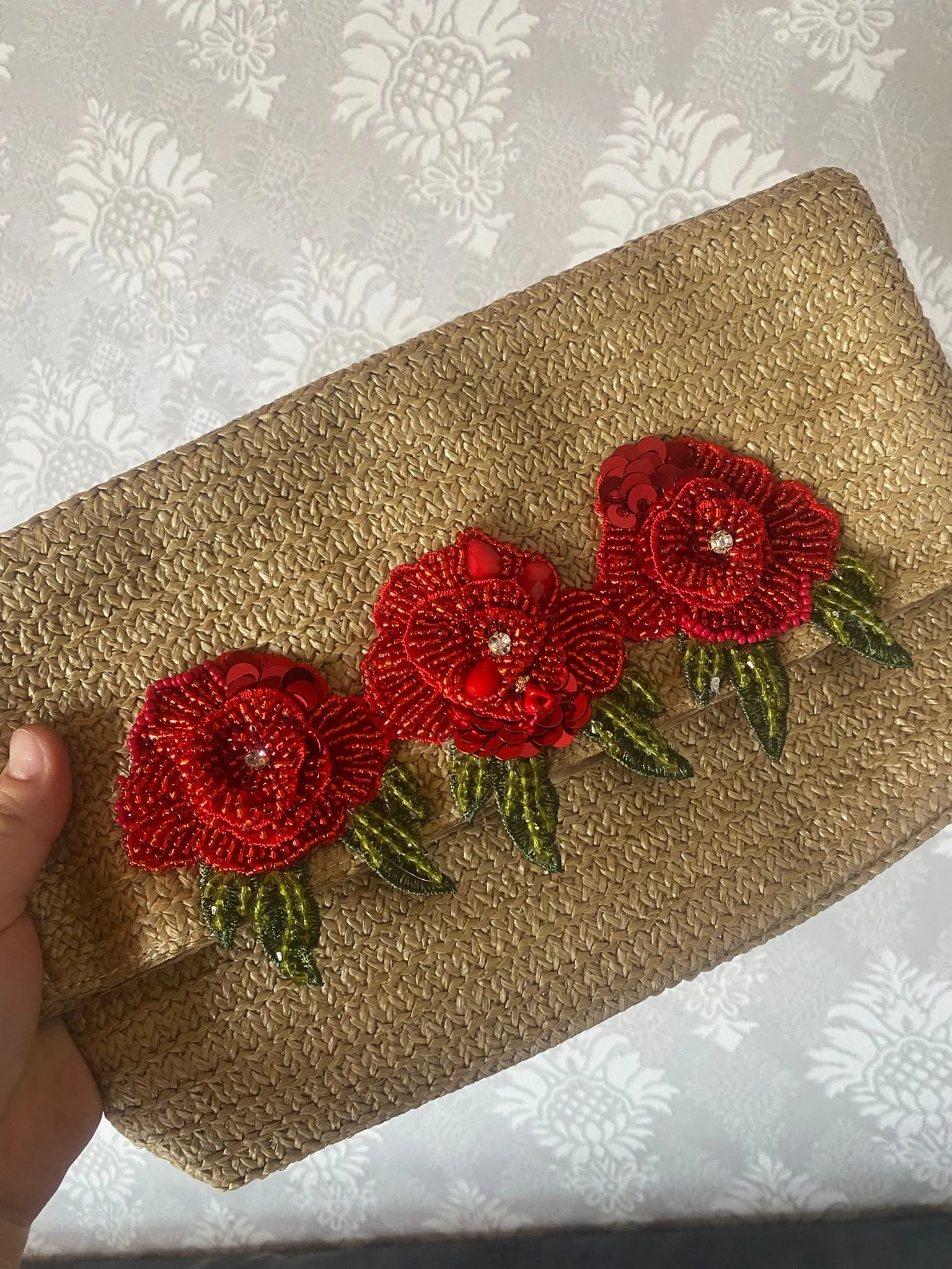 El Yapımı Hasır Yazlık Clutch Çanta – Kırmızı Çiçek İşlemeli