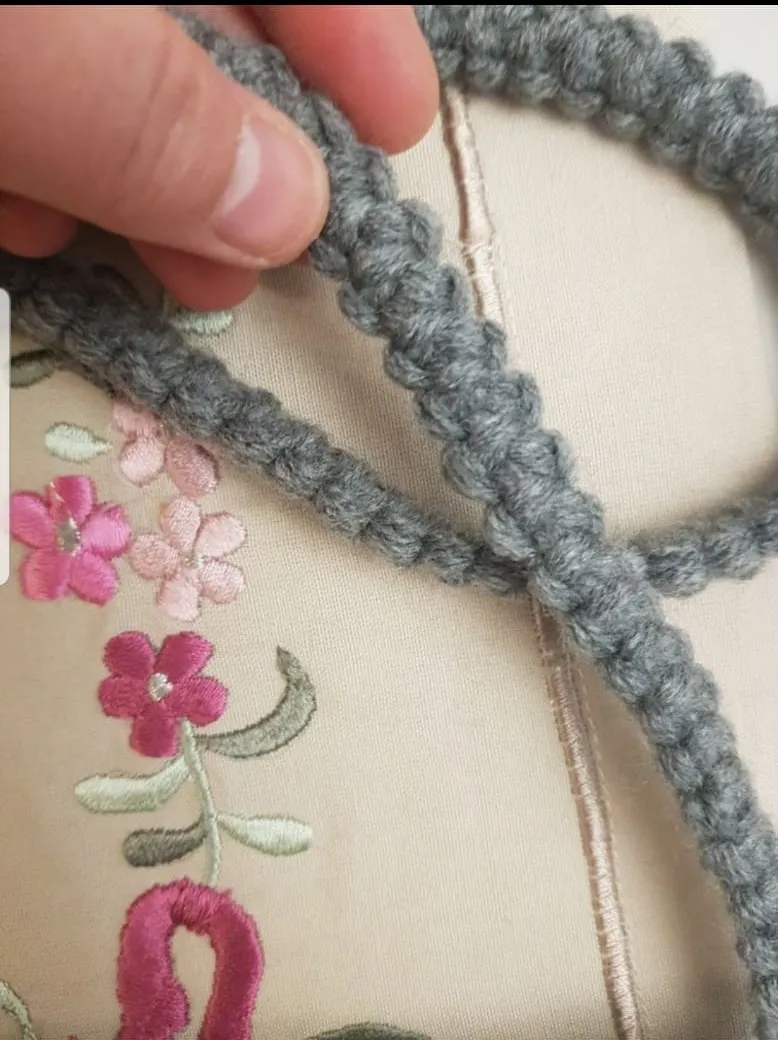 Gri Renk El Örgüsü Mıknatıslı Kapaklı Omuz Çantası